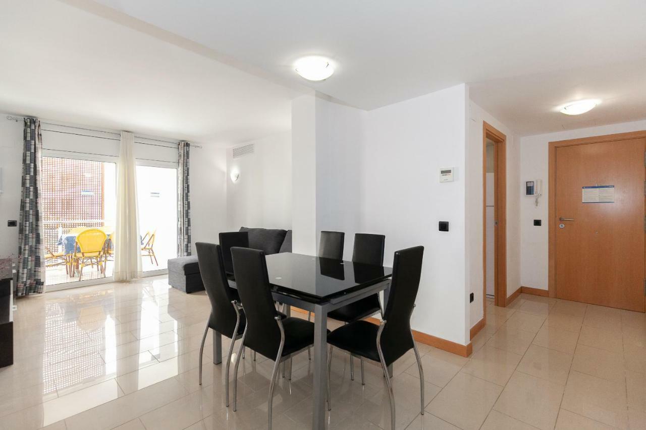 Uhc Sol I Mar Family Complex Apartment Салоу Екстериор снимка